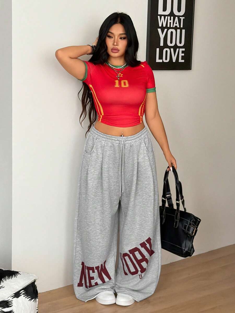 Women's loose wide leg casual sweatpants with an elastic waistband and side pockets