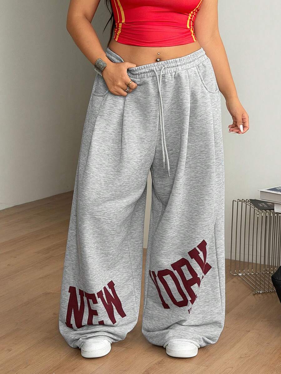 Women's loose wide leg casual sweatpants with an elastic waistband and side pockets