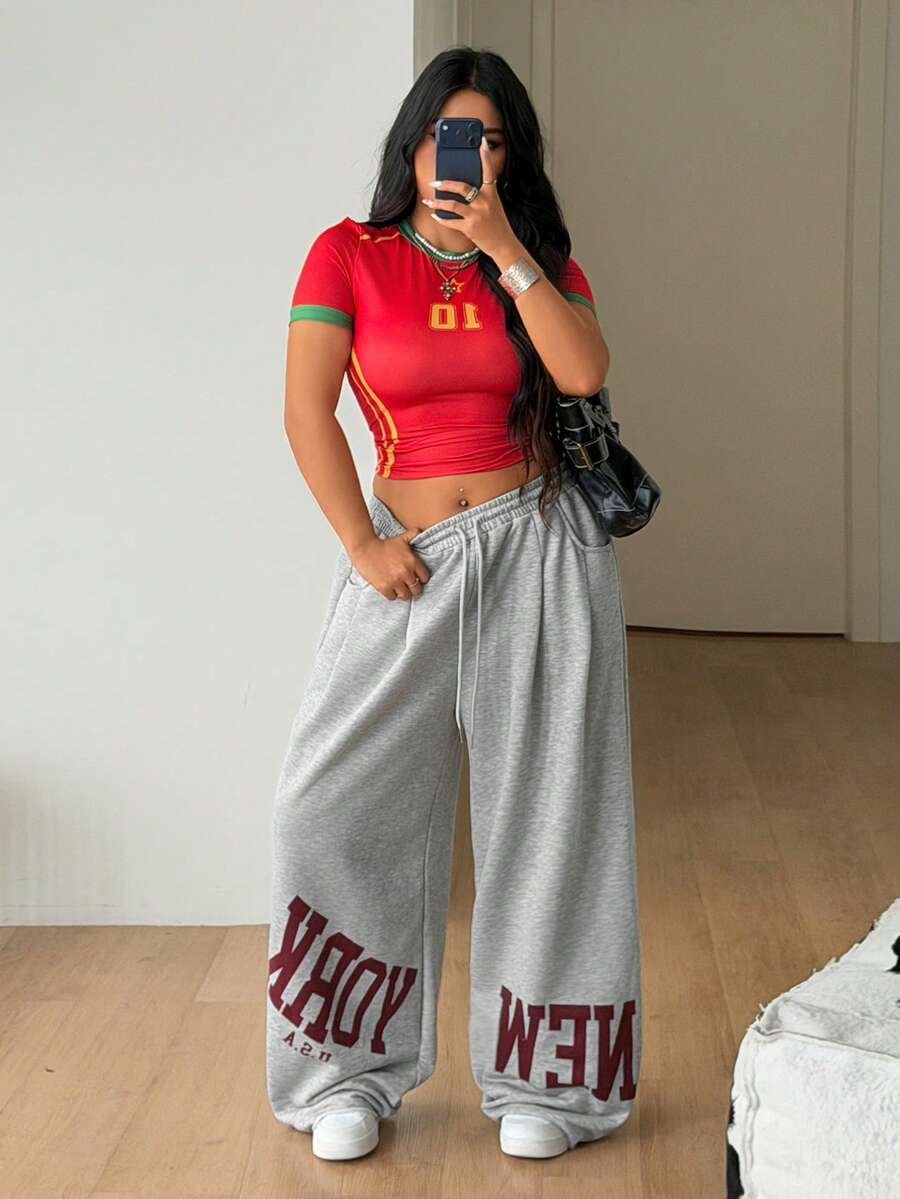 Women's loose wide leg casual sweatpants with an elastic waistband and side pockets