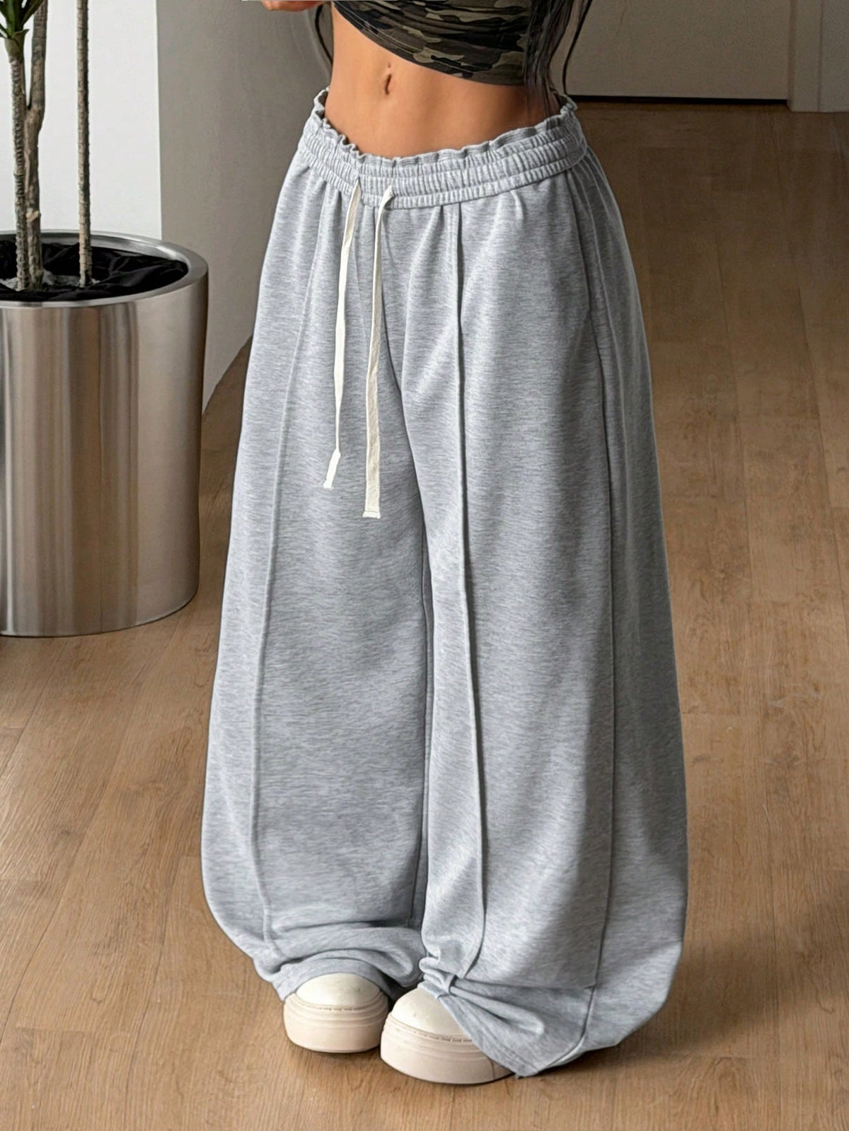 Women's striped straight leg casual trousers with elastic mid waist and side pockets