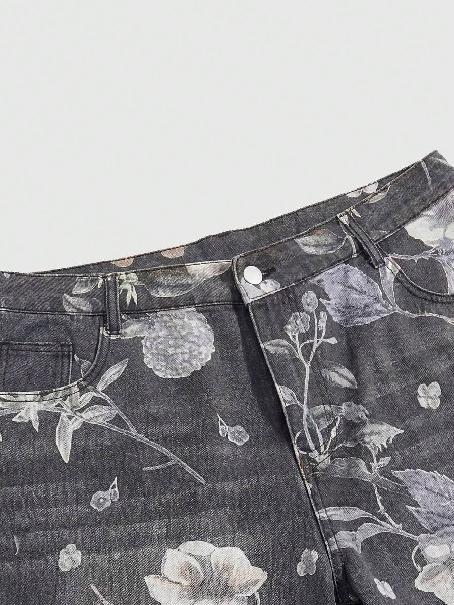 Women's loose wide-leg denim Bermuda shorts featuring vintage animal and paisley print with pockets and zipper fly.