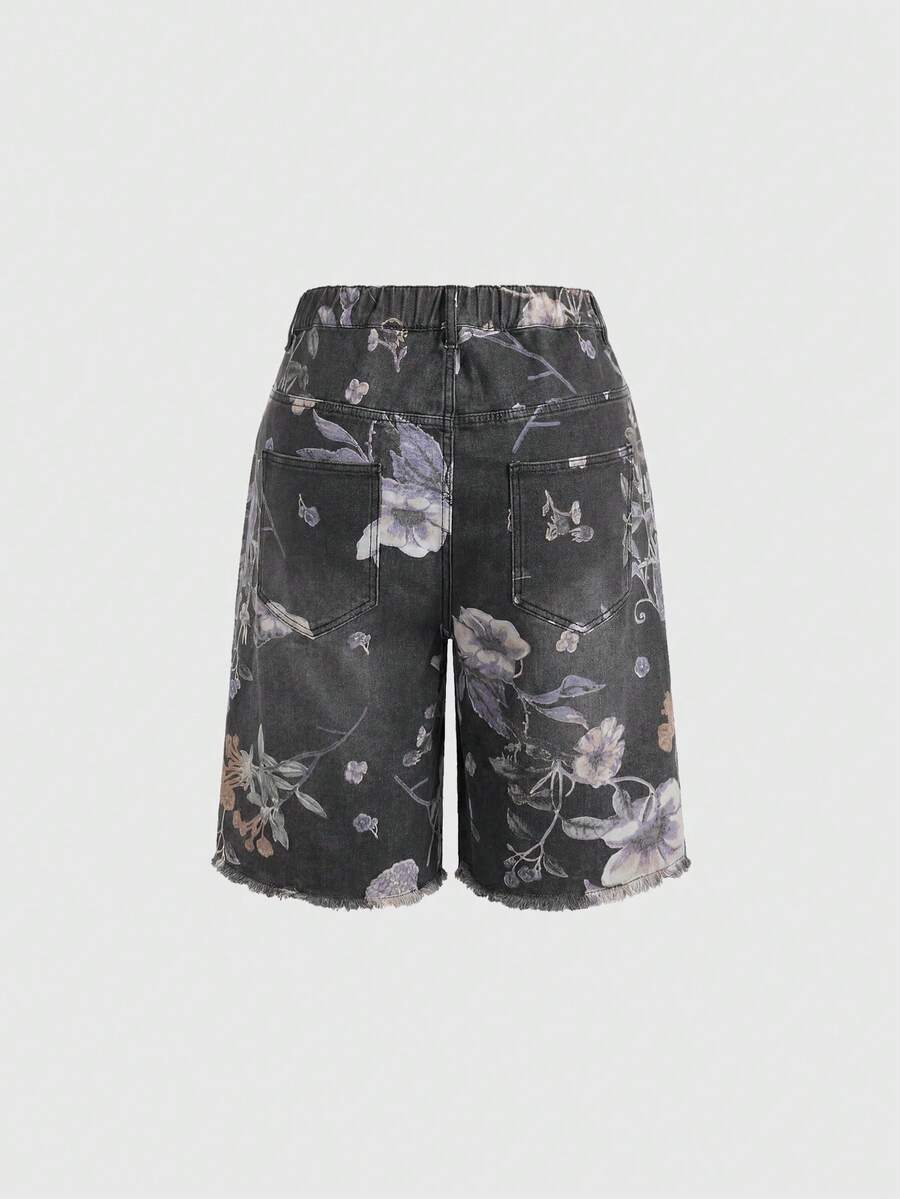 Women's loose wide-leg denim Bermuda shorts featuring vintage animal and paisley print with pockets and zipper fly.