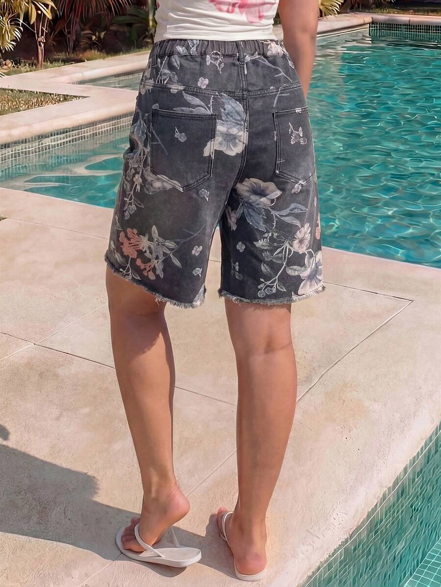 Women's loose wide-leg denim Bermuda shorts featuring vintage animal and paisley print with pockets and zipper fly.