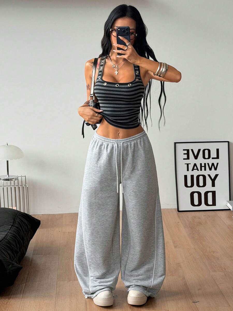 Women's wide leg trousers with a tree branch graphic pattern, loose fit, and mid-rise waist in woven fabric.
