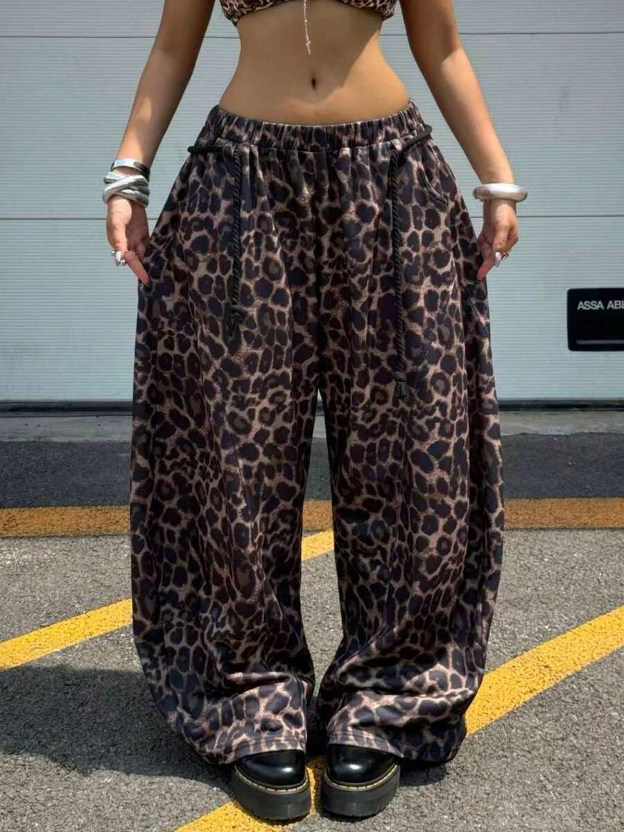 Women's casual grey plaid sweatpants featuring an elastic drawstring waistband, side pockets, and a relaxed loose fit.