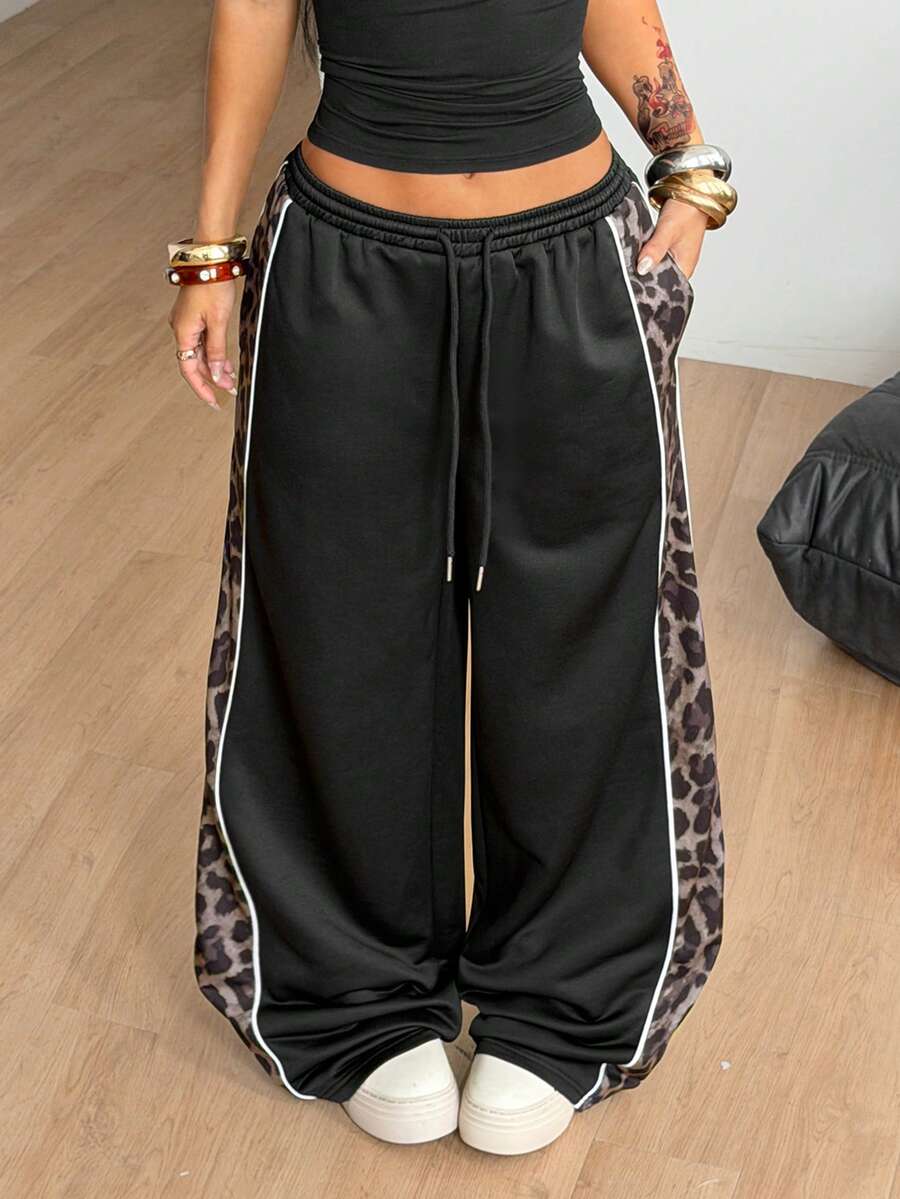 Women's wide leg trousers with a tree branch graphic pattern, loose fit, and mid-rise waist in woven fabric.