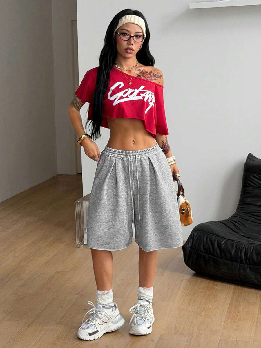 Casual women's low-rise baggy bermuda shorts with drawstring waist and pockets