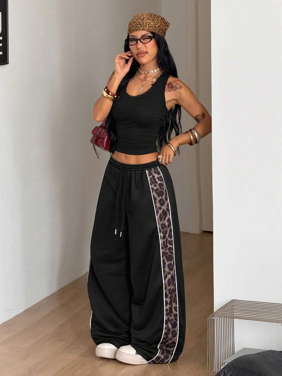 Women's wide leg trousers with a tree branch graphic pattern, loose fit, and mid-rise waist in woven fabric.