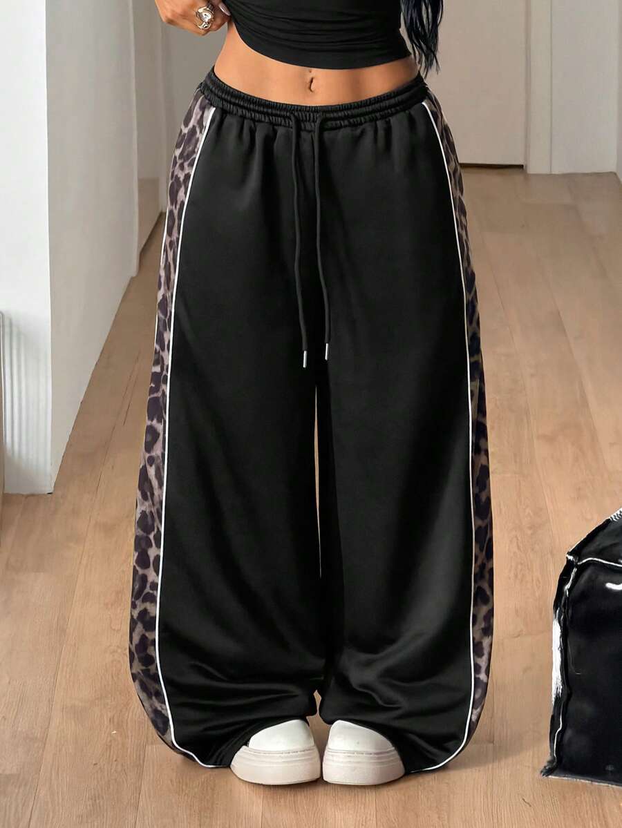 Women's wide leg trousers with a tree branch graphic pattern, loose fit, and mid-rise waist in woven fabric.