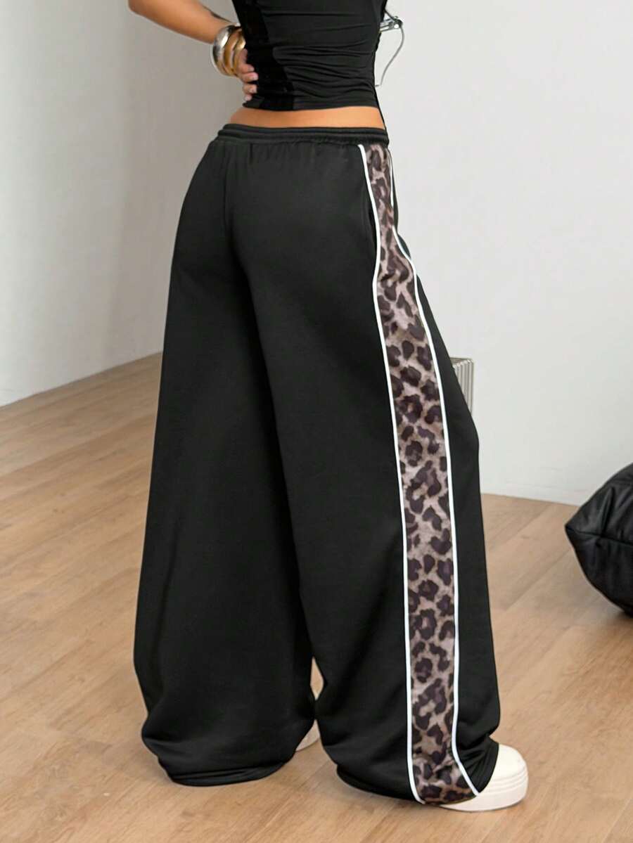 Women's wide leg trousers with a tree branch graphic pattern, loose fit, and mid-rise waist in woven fabric.
