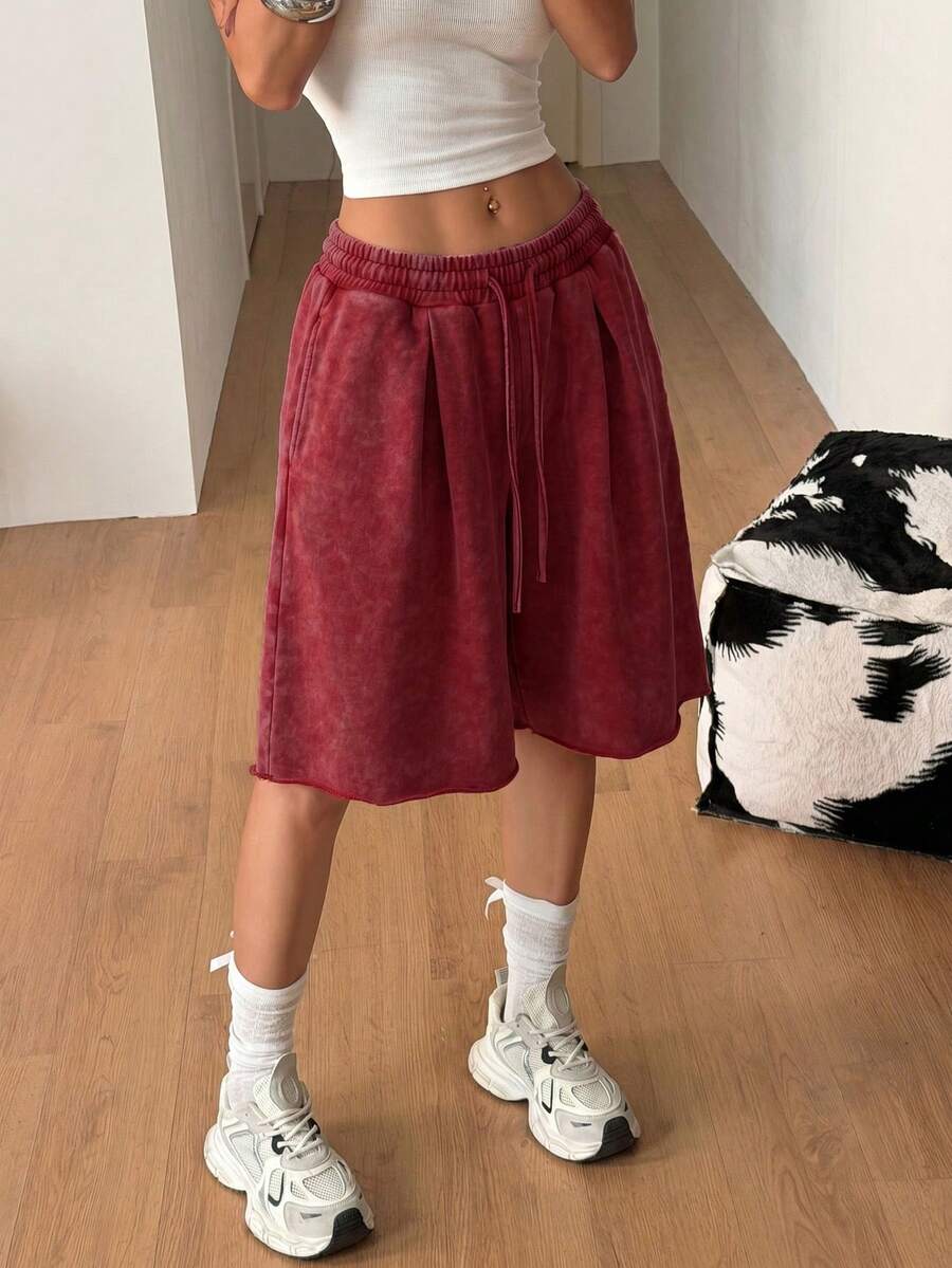 Casual women's low-rise baggy bermuda shorts with drawstring waist and pockets