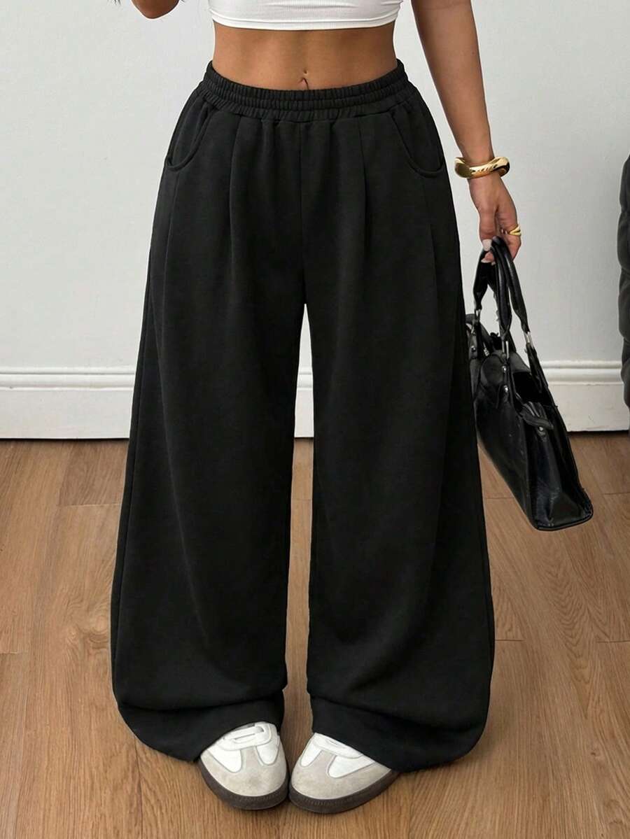 Women's loose wide leg casual sweatpants with an elastic waistband and side pockets