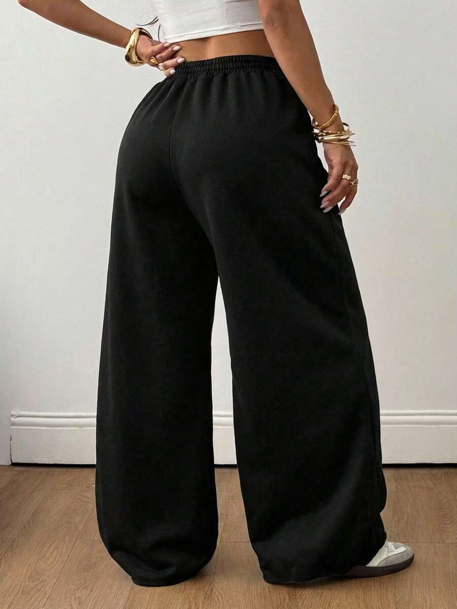 Women's loose wide leg casual sweatpants with an elastic waistband and side pockets