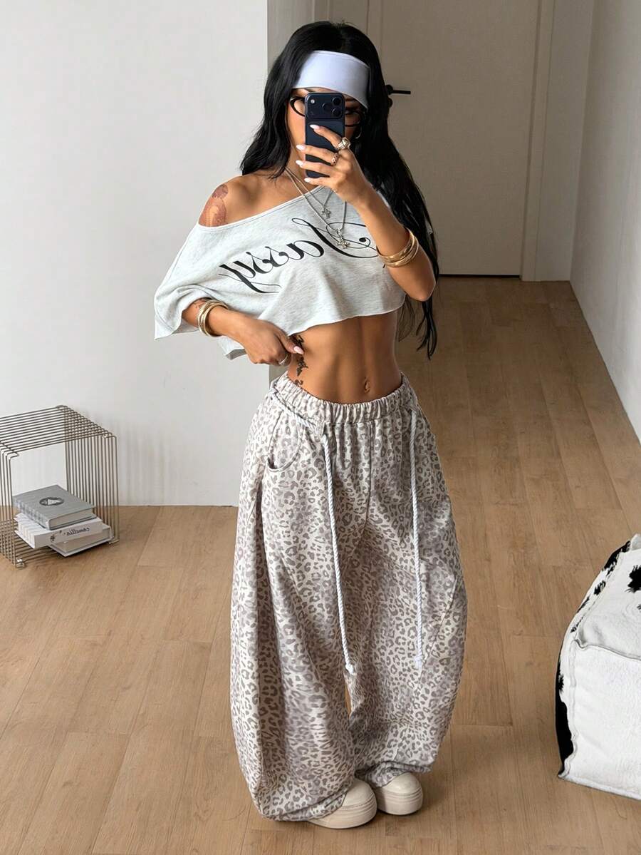 Women's casual grey plaid sweatpants featuring an elastic drawstring waistband, side pockets, and a relaxed loose fit.
