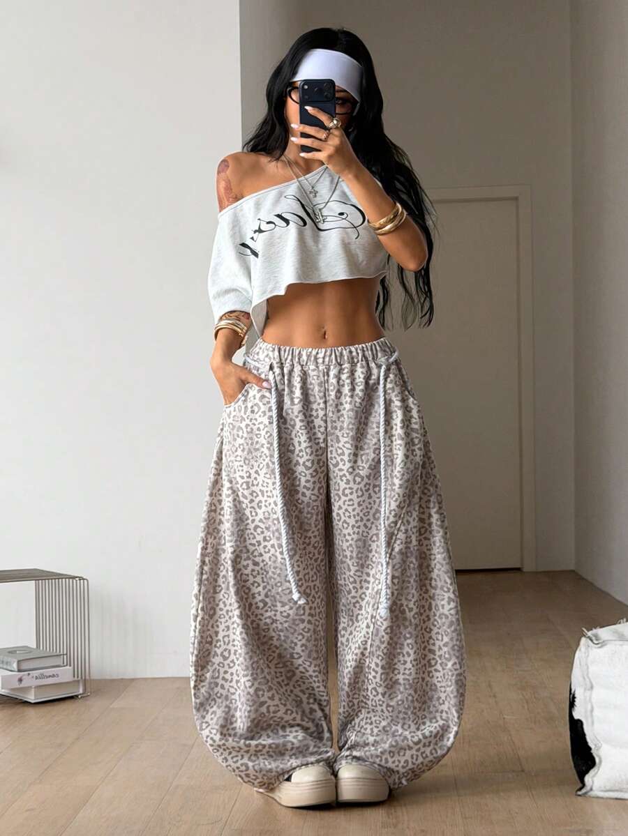 Women's casual grey plaid sweatpants featuring an elastic drawstring waistband, side pockets, and a relaxed loose fit.