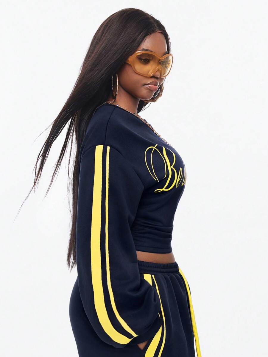 Women's casual black long sleeve knitted pullover sweatshirt featuring a round neck and cinched waist design.