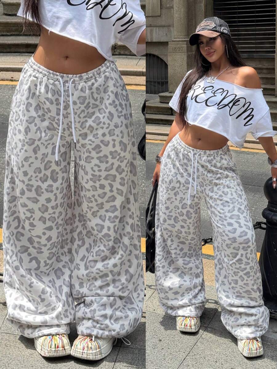 Women's wide leg trousers with a tree branch graphic pattern, loose fit, and mid-rise waist in woven fabric.