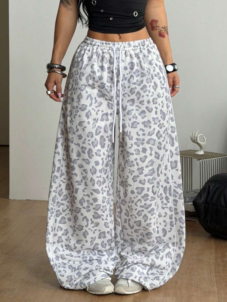 Women's wide leg trousers with a tree branch graphic pattern, loose fit, and mid-rise waist in woven fabric.