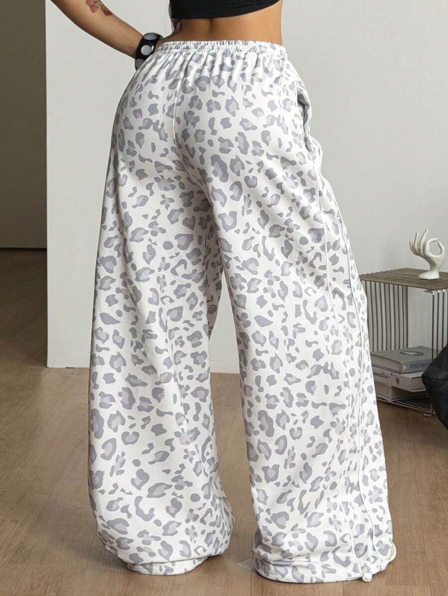 Women's wide leg trousers with a tree branch graphic pattern, loose fit, and mid-rise waist in woven fabric.