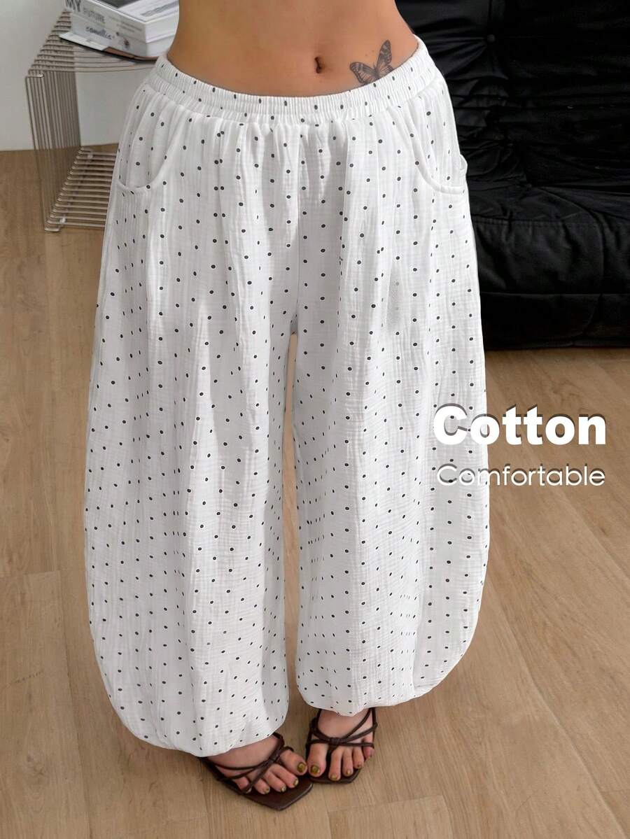 Women's loose-fit black bloomer pants made of 100% cotton featuring an elastic waistband and side pockets.