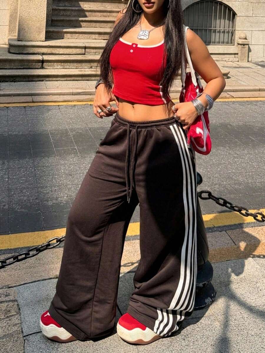 Women's wide leg trousers with a tree branch graphic pattern, loose fit, and mid-rise waist in woven fabric.