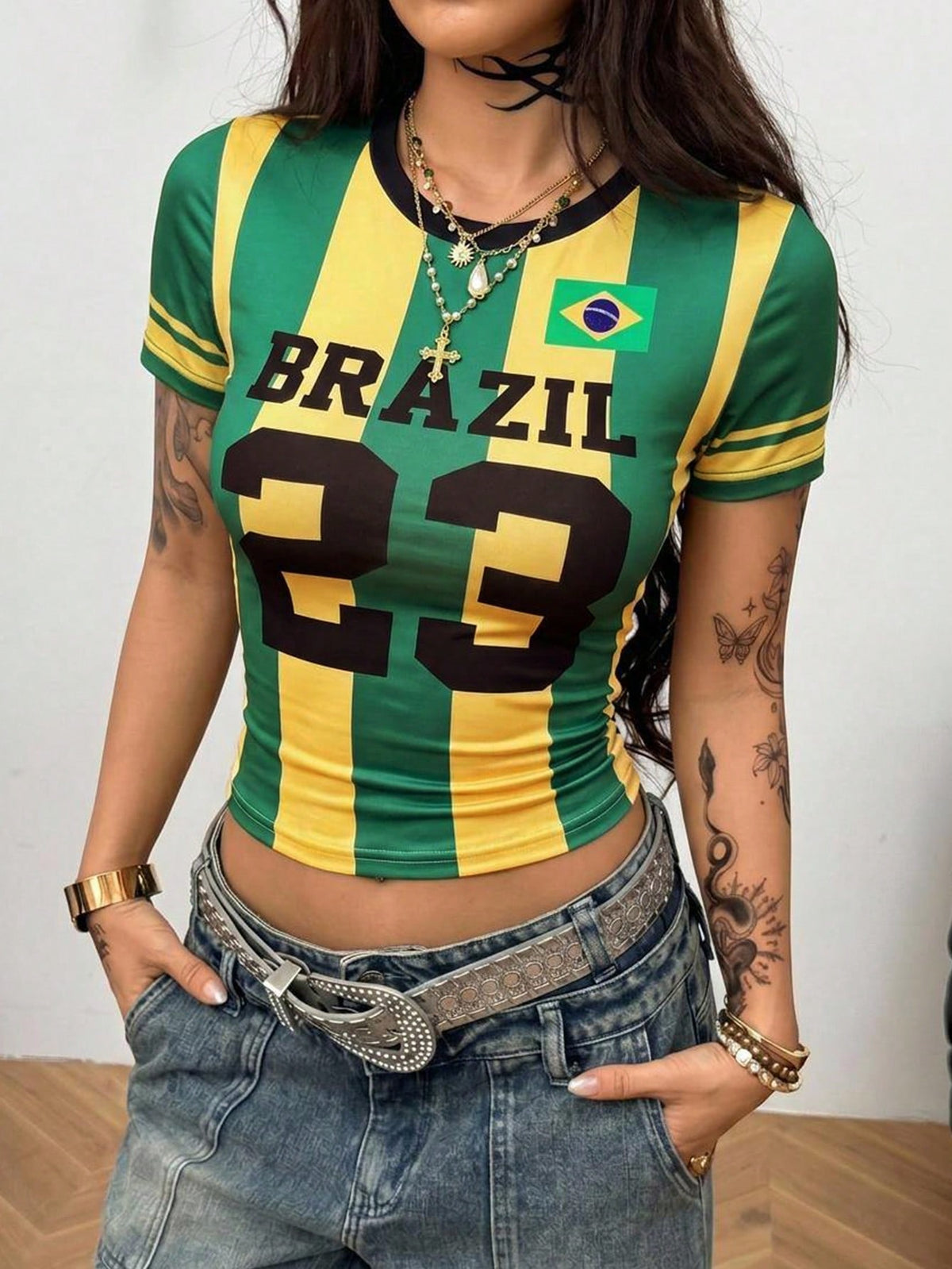 Women's slim fit short sleeve graphic jersey style top with contrast binding and round neckline