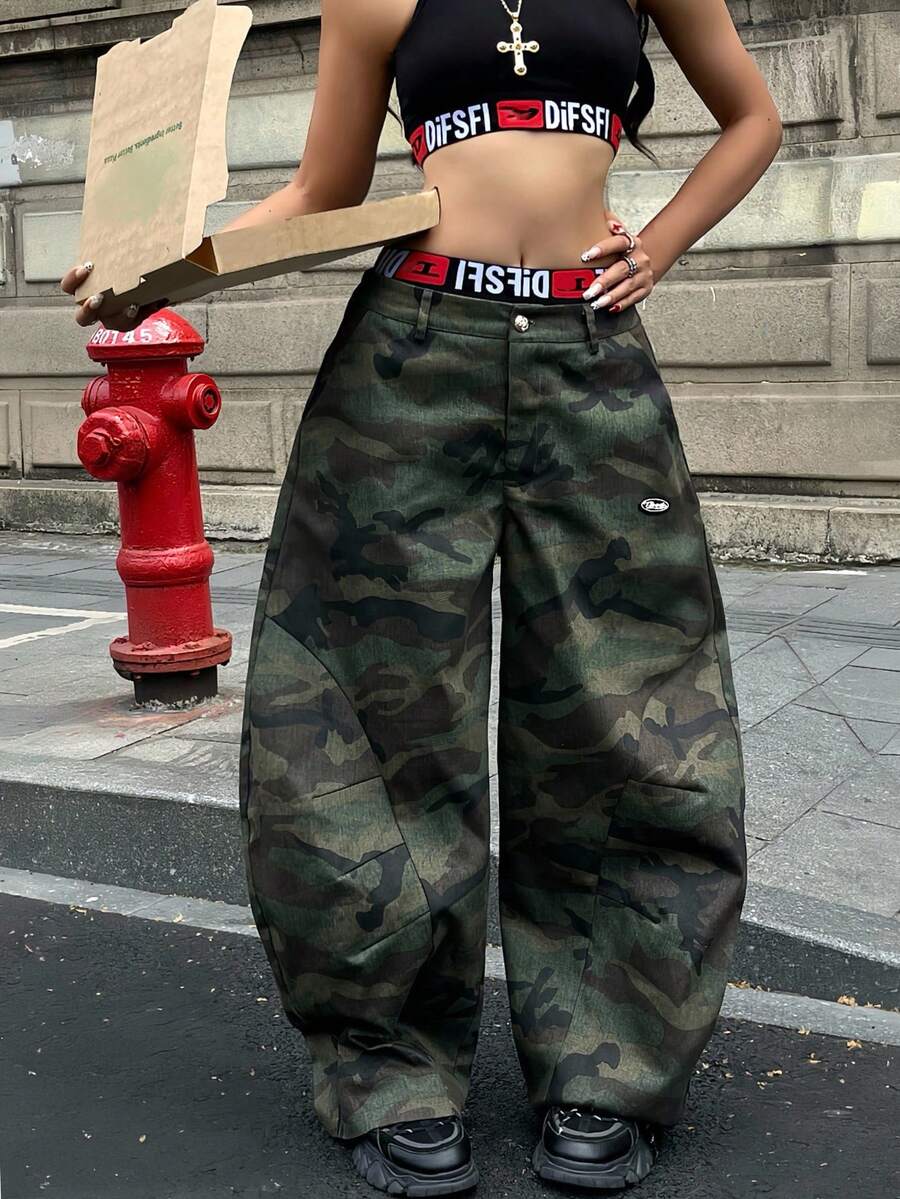 Women's loose straight leg baggy low rise denim pants with functional pockets and zipper fly closure