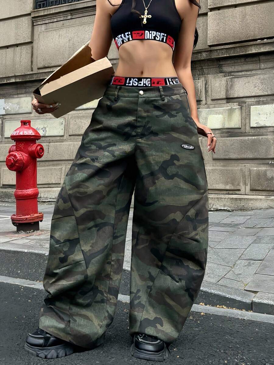 Women's loose straight leg baggy low rise denim pants with functional pockets and zipper fly closure