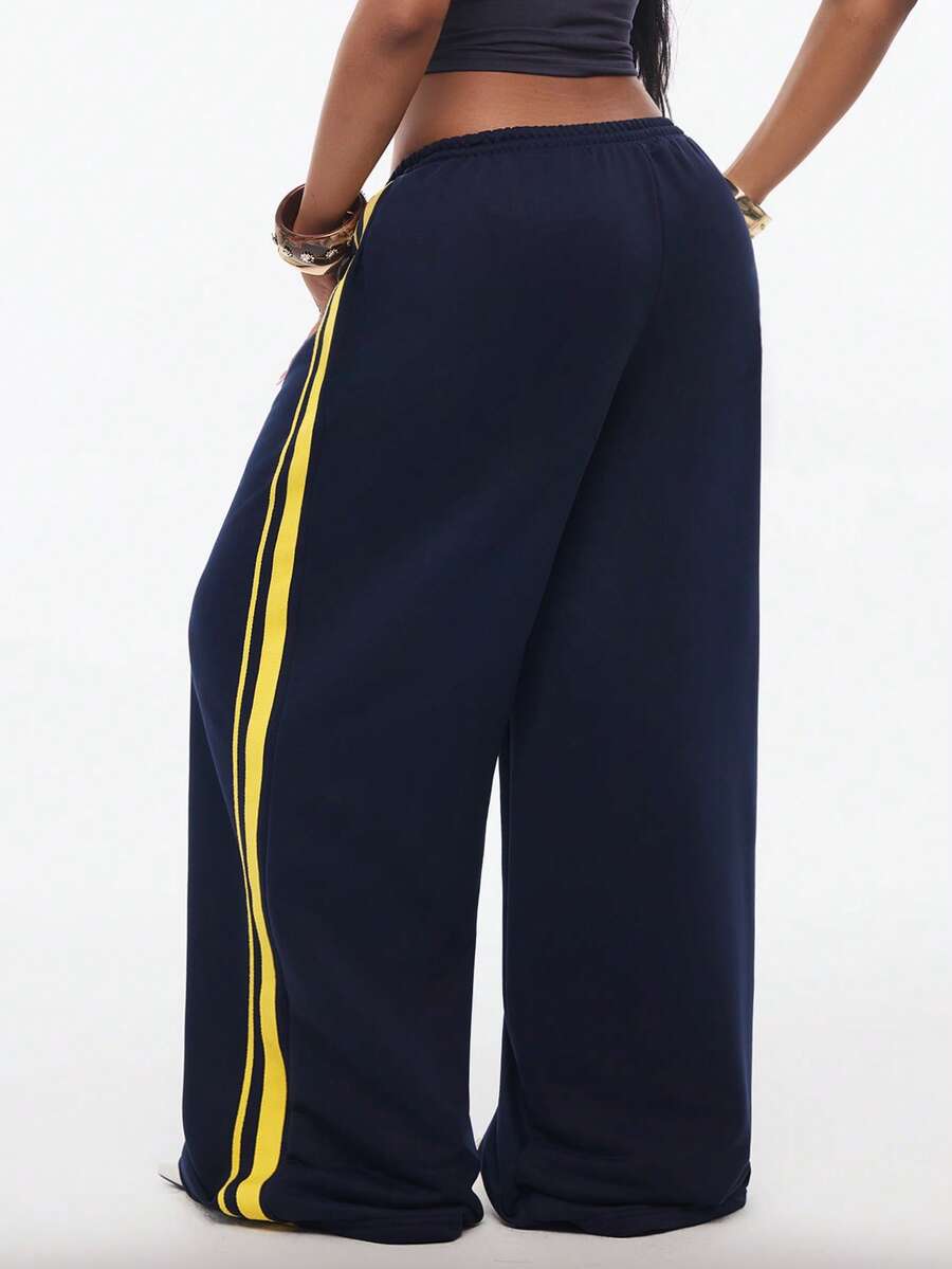Women's wide leg trousers with a tree branch graphic pattern, loose fit, and mid-rise waist in woven fabric.