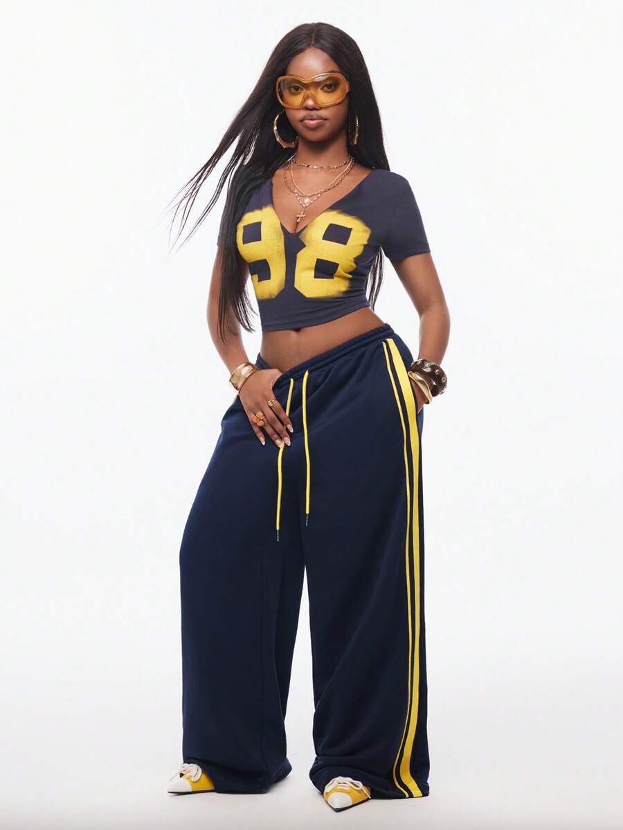 Women's wide leg trousers with a tree branch graphic pattern, loose fit, and mid-rise waist in woven fabric.