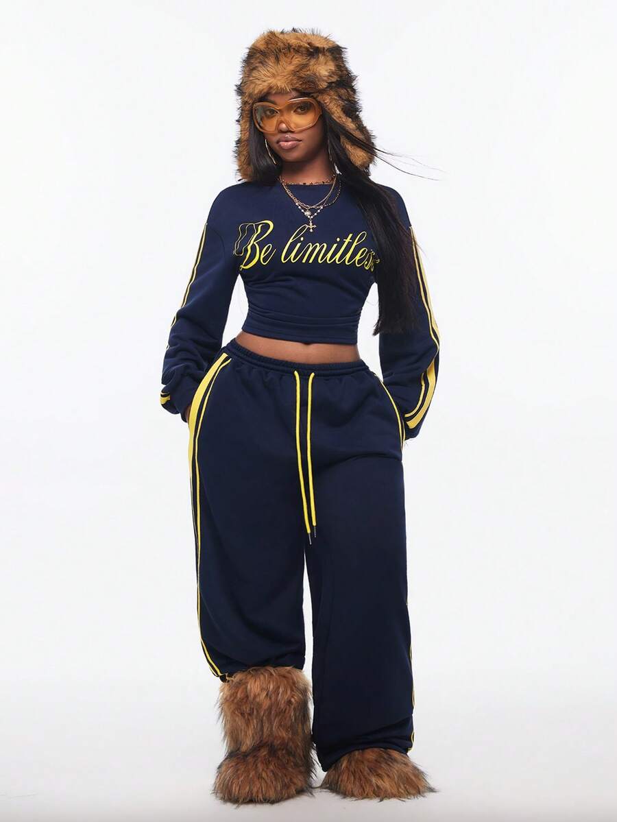 Women's wide leg trousers with a tree branch graphic pattern, loose fit, and mid-rise waist in woven fabric.