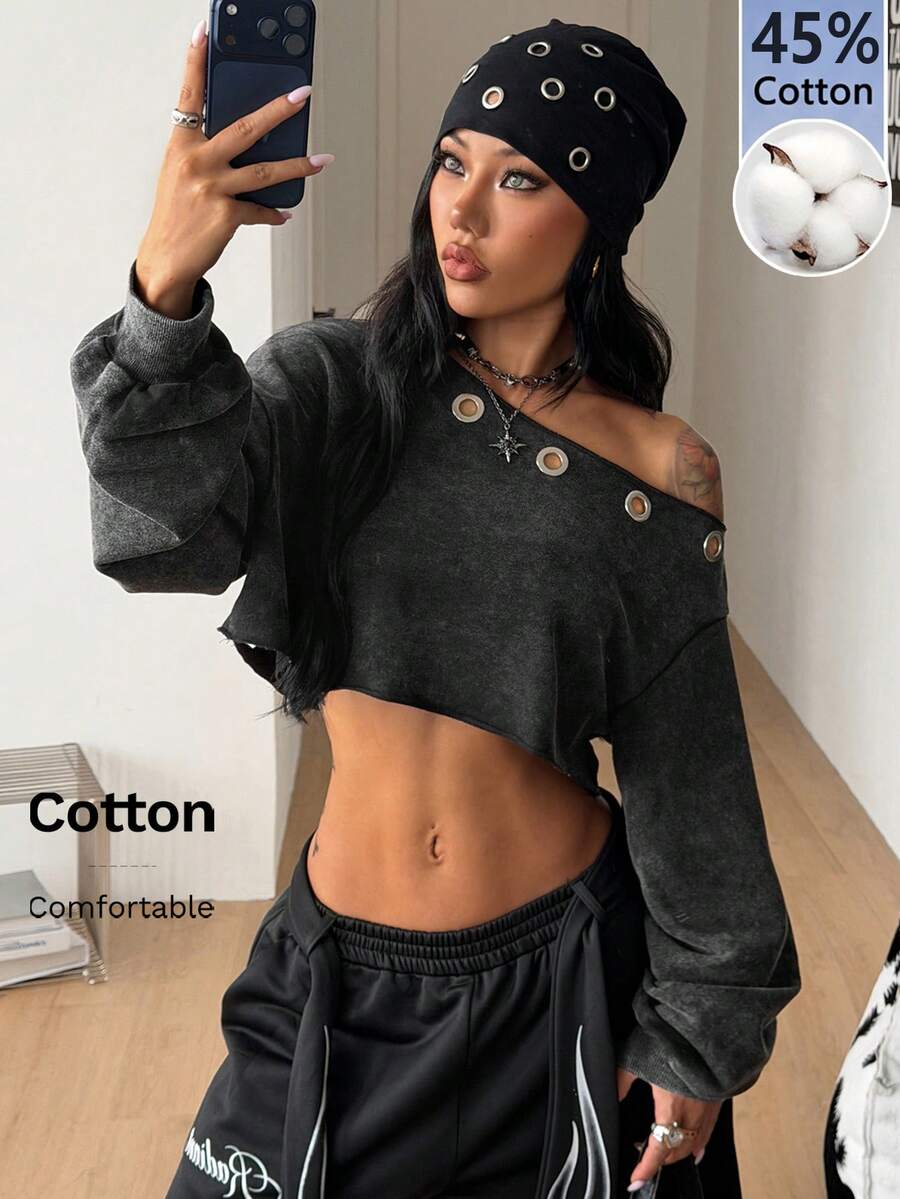 Women's plain oversized boat neck sweatshirt with long raglan sleeves in a relaxed pullover fit.