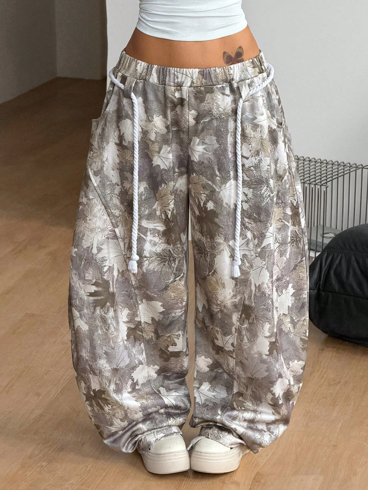 Women's casual grey plaid sweatpants featuring an elastic drawstring waistband, side pockets, and a relaxed loose fit.