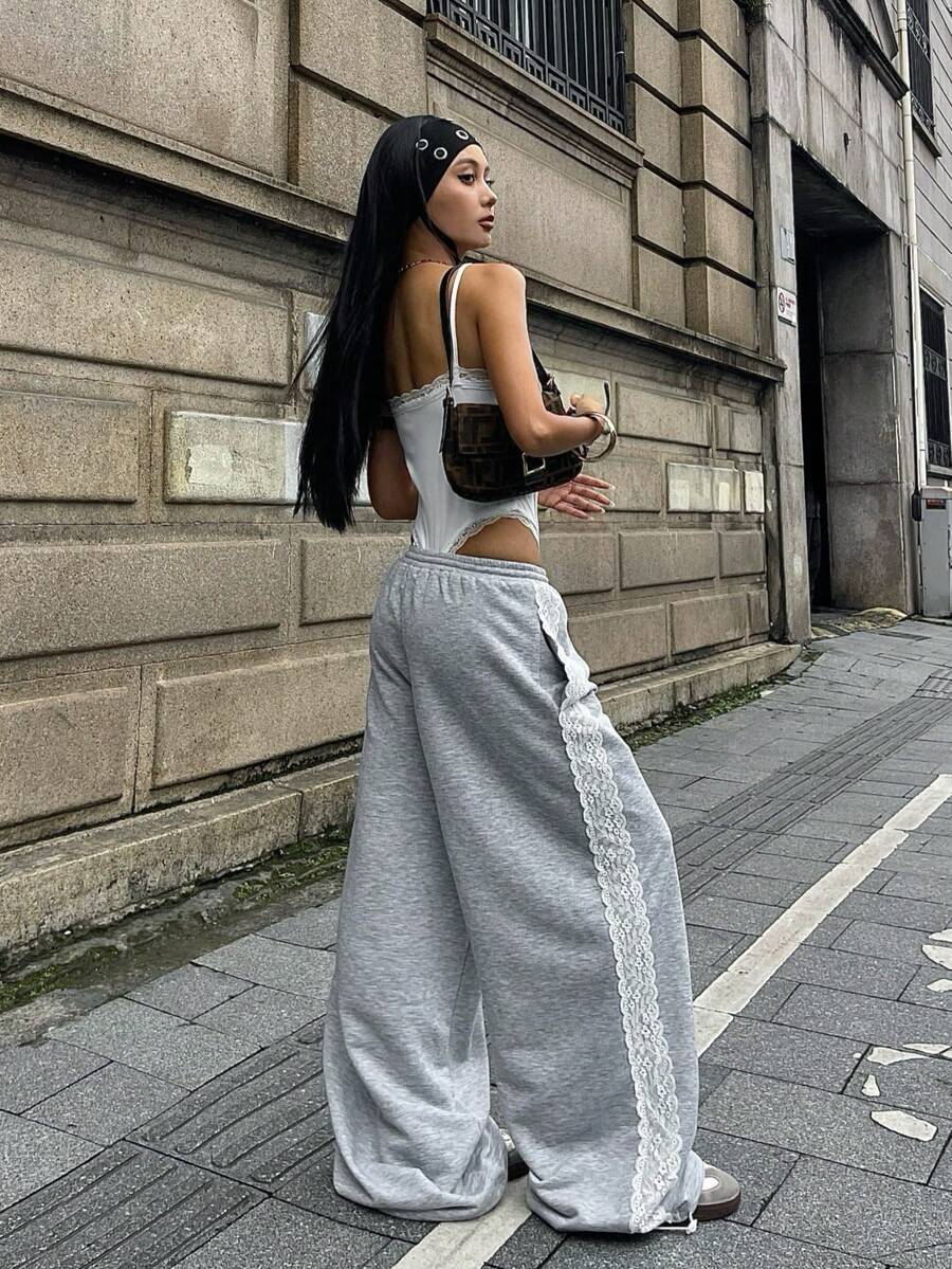 Women's wide leg trousers with a tree branch graphic pattern, loose fit, and mid-rise waist in woven fabric.