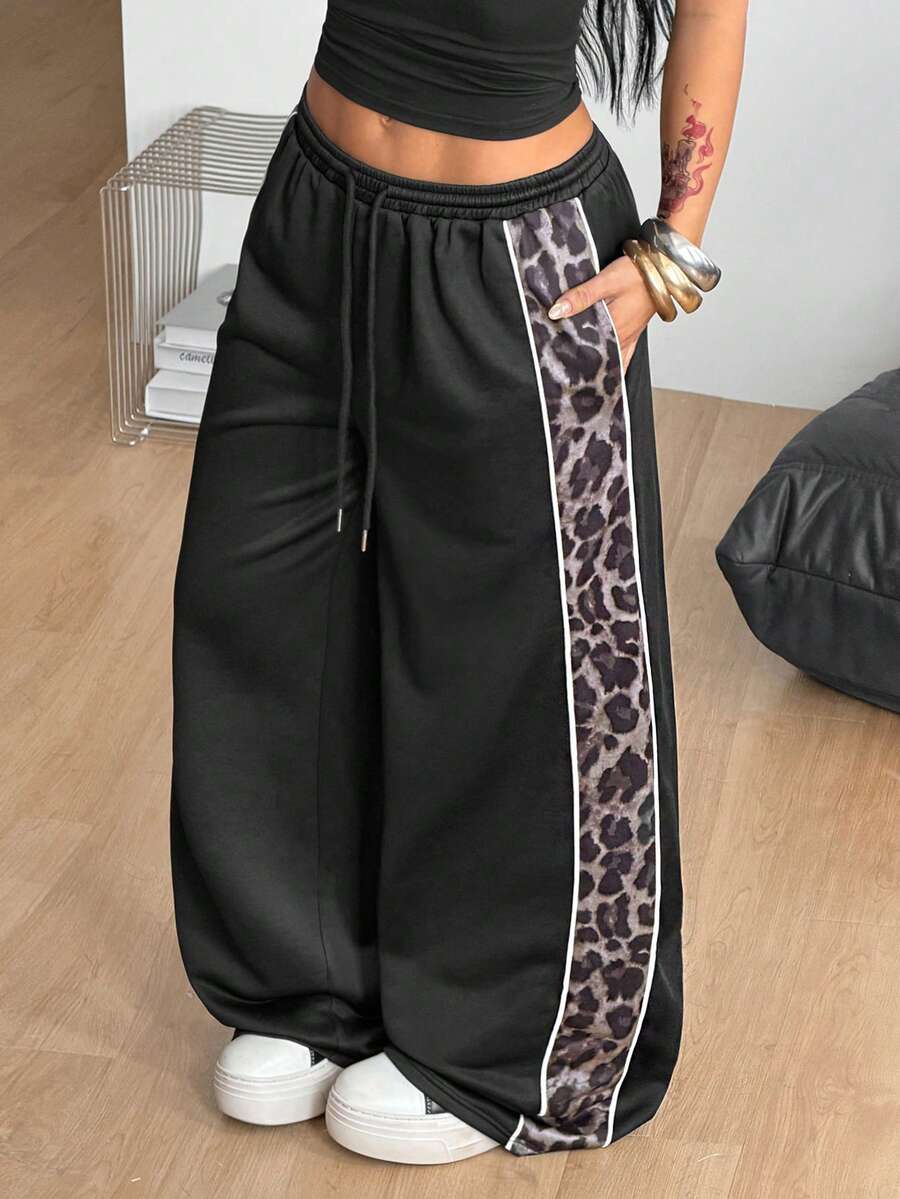Women's wide leg trousers with a tree branch graphic pattern, loose fit, and mid-rise waist in woven fabric.