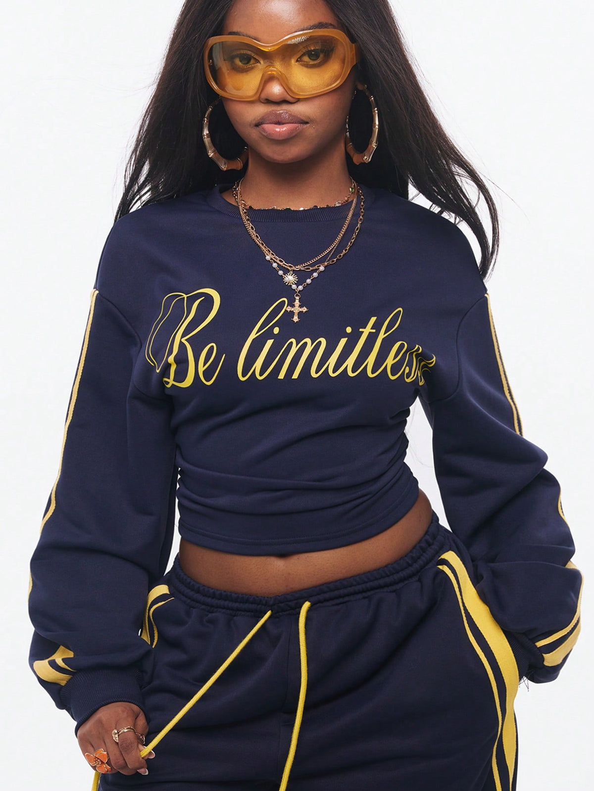Women's casual black long sleeve knitted pullover sweatshirt featuring a round neck and cinched waist design.