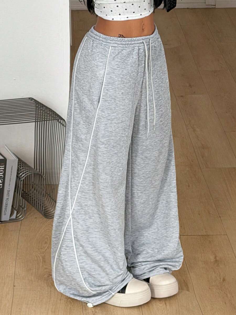 Women's wide leg trousers with a tree branch graphic pattern, loose fit, and mid-rise waist in woven fabric.