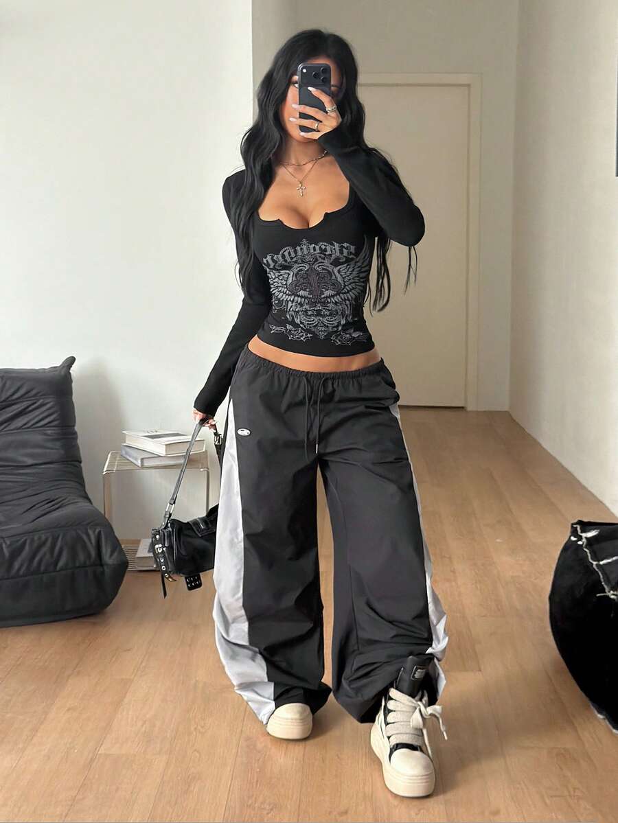 Women's slim fit long sleeve V-neck t-shirt with ruched bustier details in knitted stretch fabric