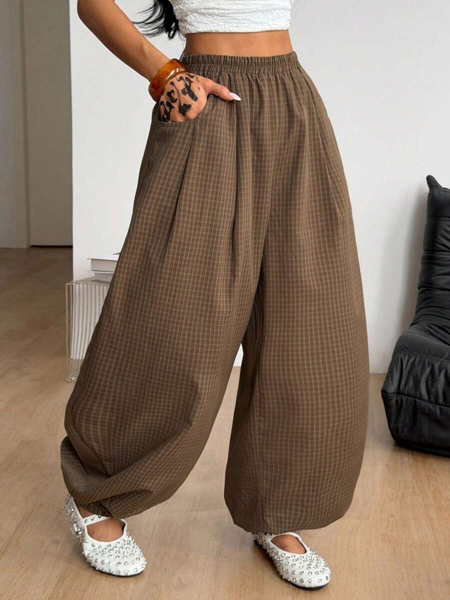 Women's loose-fit black bloomer pants made of 100% cotton featuring an elastic waistband and side pockets.