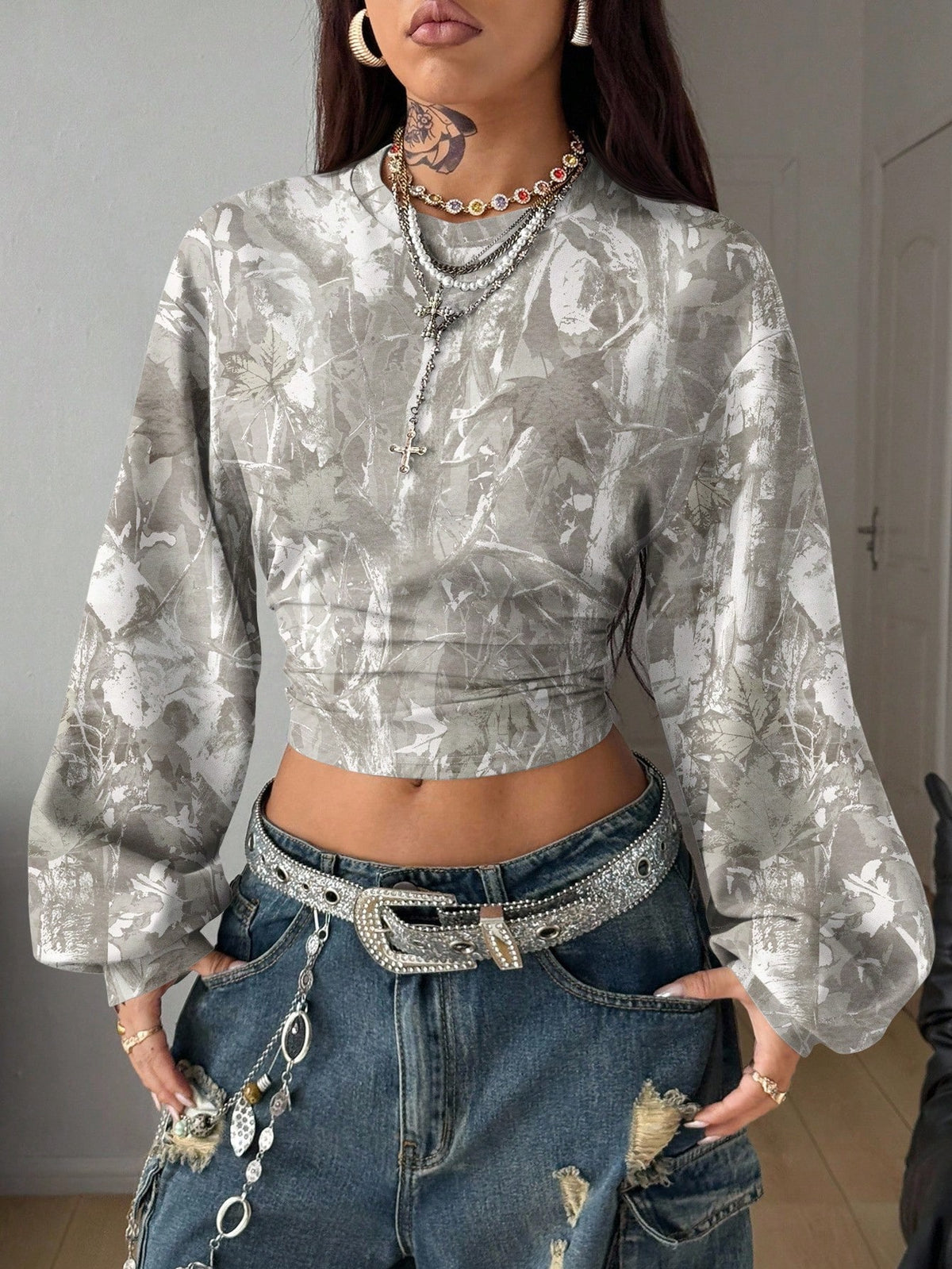 Women's brown waist-cinching sweatshirt featuring a round neck, drop shoulder long sleeves, and rib-knit cuffs.