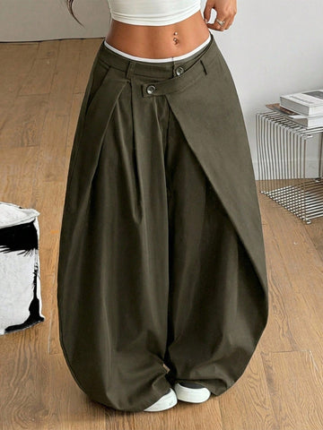 Women's army green baggy bloomer pants featuring a loose curved silhouette, low waist, functional pockets, and zipper fly closure.