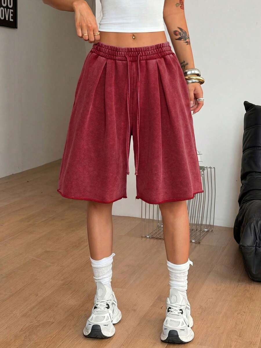 Casual women's low-rise baggy bermuda shorts with drawstring waist and pockets