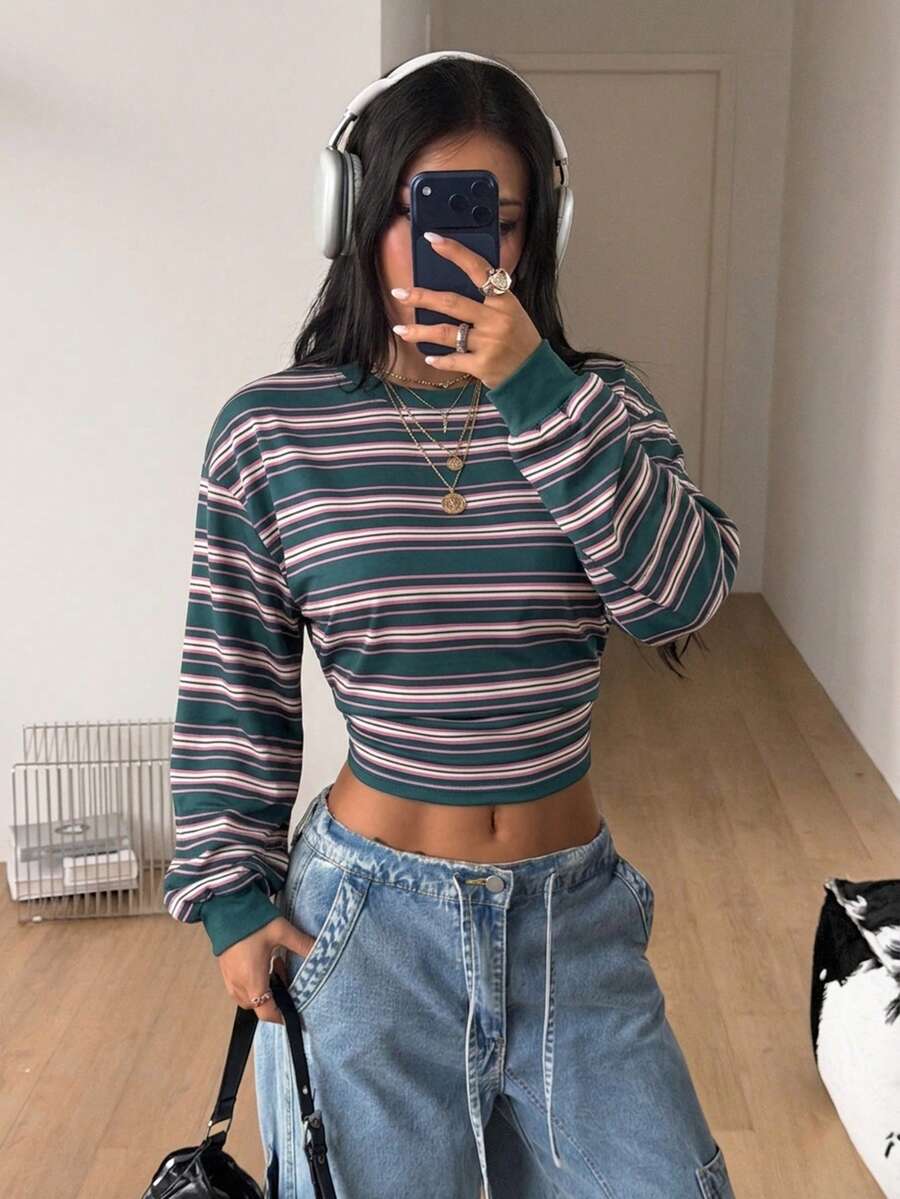Women's brown waist-cinching sweatshirt featuring a round neck, drop shoulder long sleeves, and rib-knit cuffs.
