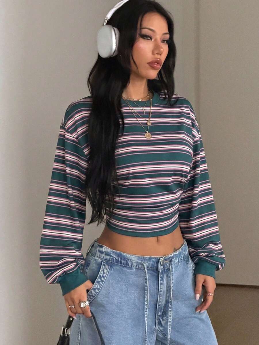 Women's brown waist-cinching sweatshirt featuring a round neck, drop shoulder long sleeves, and rib-knit cuffs.