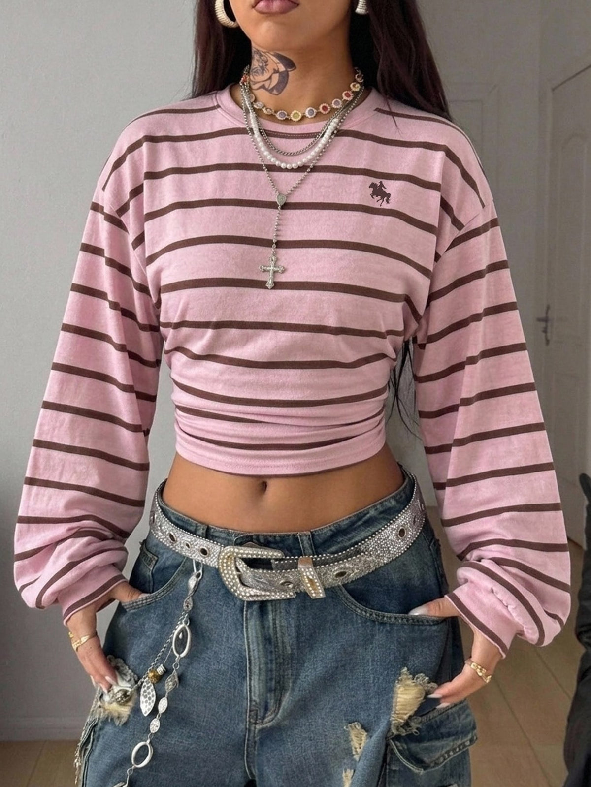Women's brown waist-cinching sweatshirt featuring a round neck, drop shoulder long sleeves, and rib-knit cuffs.