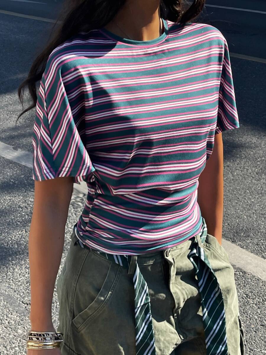 Women's casual short sleeve round neck cotton t-shirt with high stretch fabric.