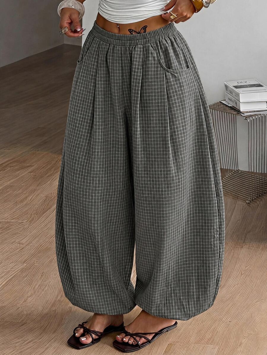 Women's loose-fit black bloomer pants made of 100% cotton featuring an elastic waistband and side pockets.