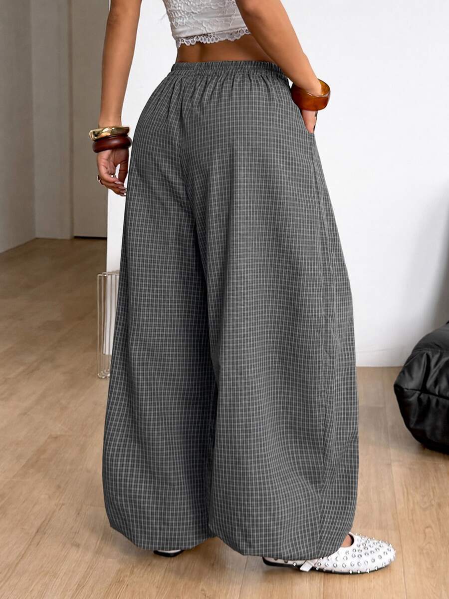 Women's loose-fit black bloomer pants made of 100% cotton featuring an elastic waistband and side pockets.