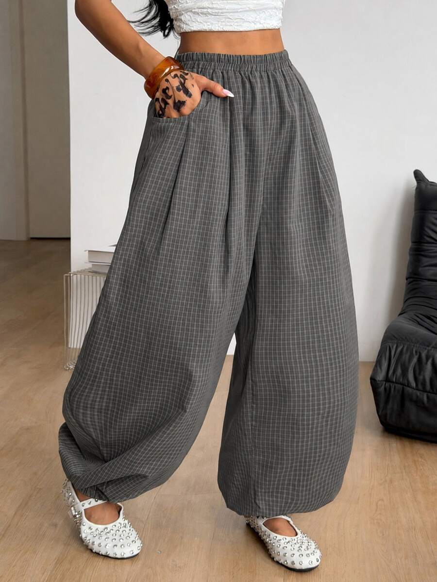 Women's loose-fit black bloomer pants made of 100% cotton featuring an elastic waistband and side pockets.