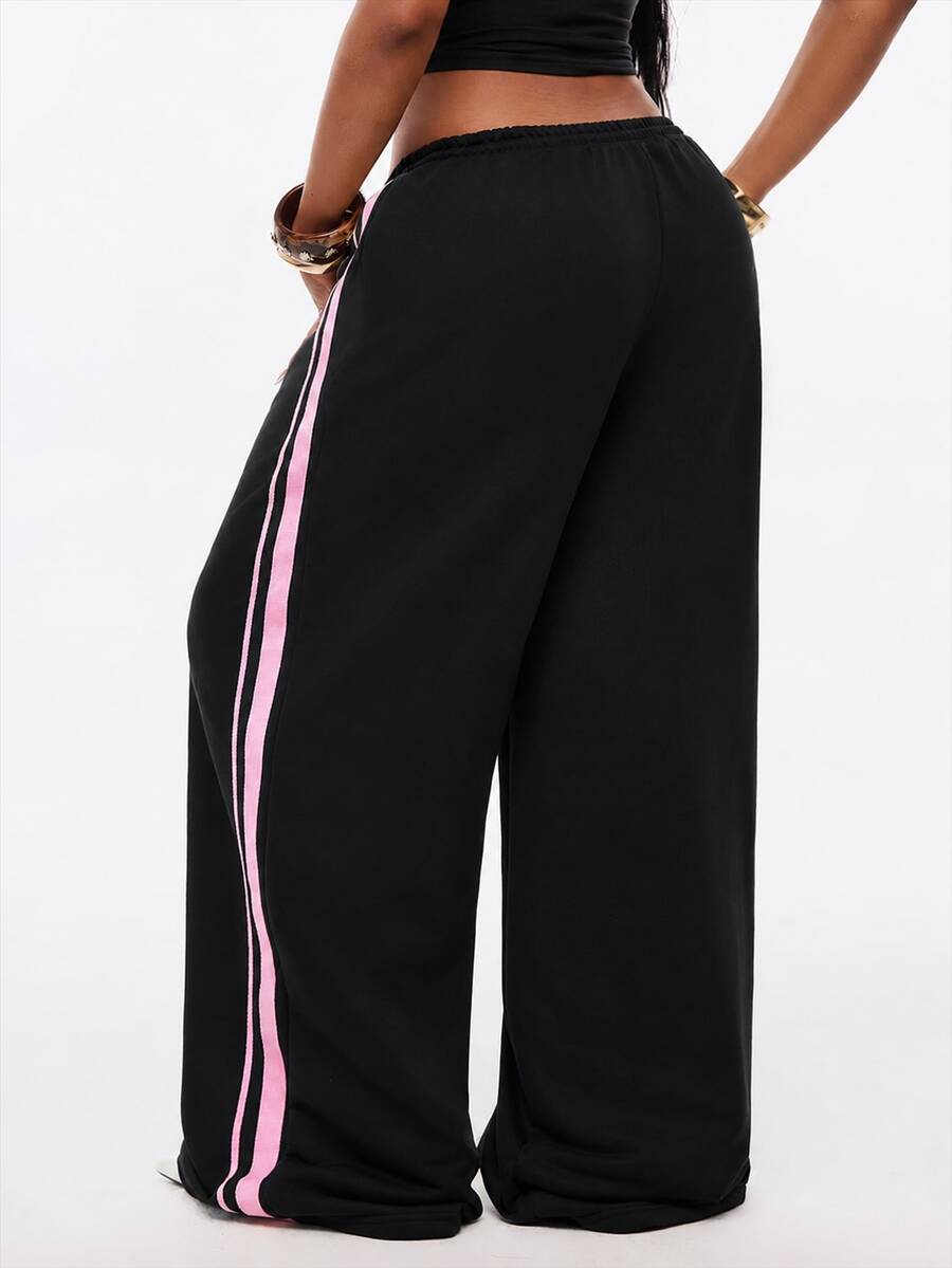 Women's wide leg trousers with a tree branch graphic pattern, loose fit, and mid-rise waist in woven fabric.